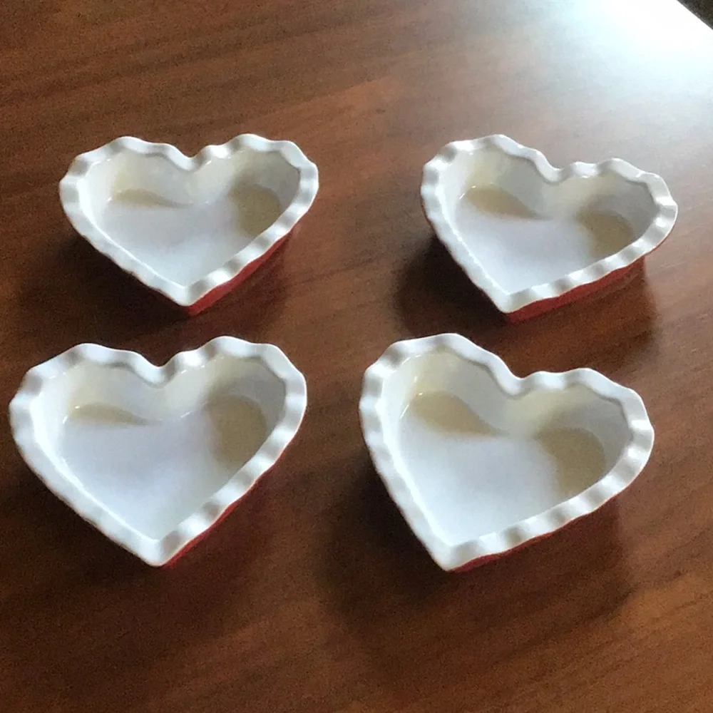 Set of 4 Crate & Barrel red-and-white ruffled heart dishes, ceramic - new